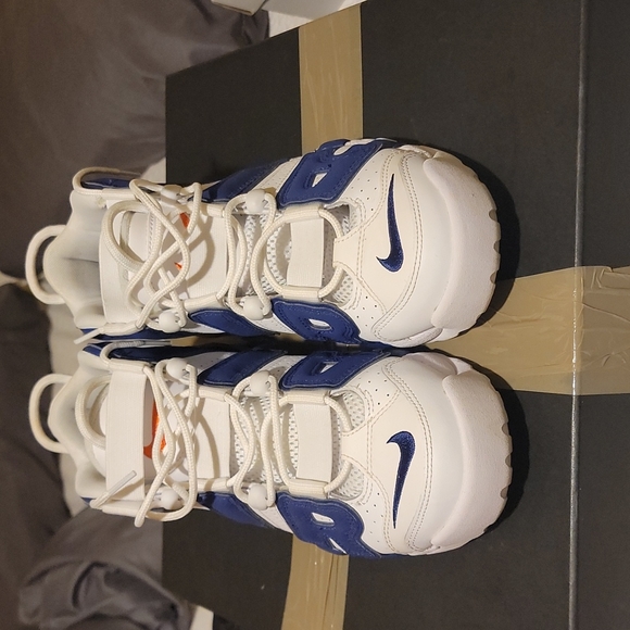 Sneakers - Picture 2 of 4